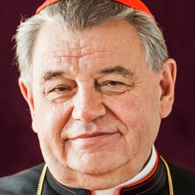 Kardinál Duka čelí kritice za převody majetku na soukromou nadaci