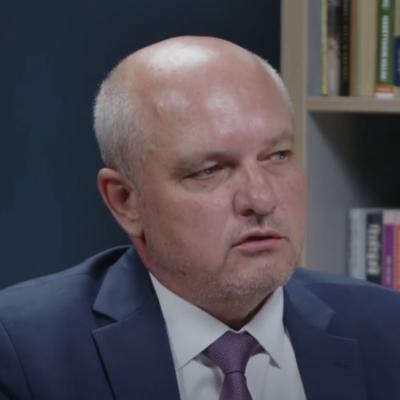 Radomír Daňhel odstupuje z postu náměstka Ministerstva spravedlnosti: bývalý daňový poradce znal povinnosti vyplývající z AML zákona, přesto umožnil legalizaci bitcoinů za 12,5 miliardy