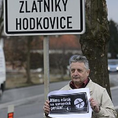 Starosta zaplatil firmám svých známých 11 milionů.