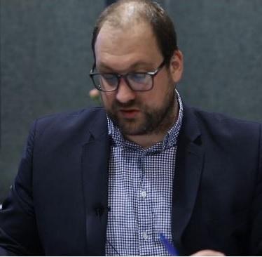 Ondřej Záruba z portálu Fin Sider zveřejnil sérii článků, v nichž upozorňuje na rizika spojená s emisemi dluhopisů skupiny Rohlík
